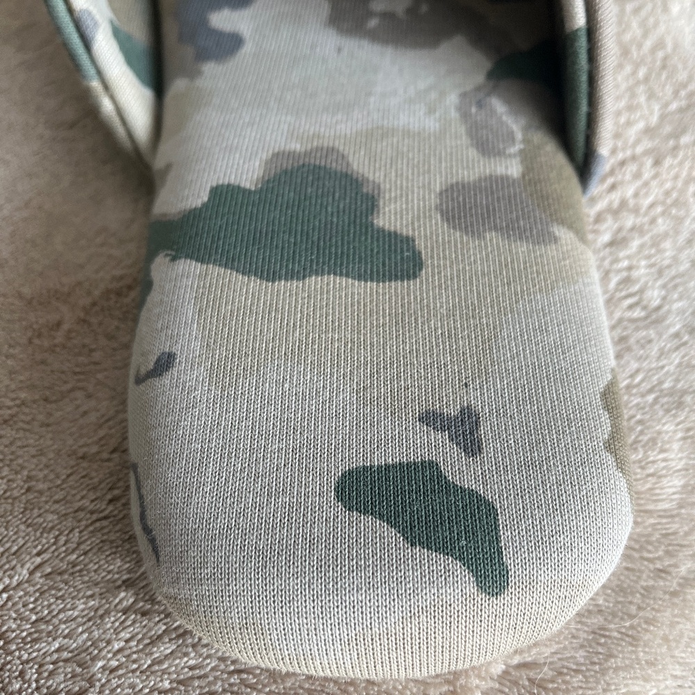 Carhartt WIP Script Embroidery Slippers - Camo, Size L - Picture 6 of 7
